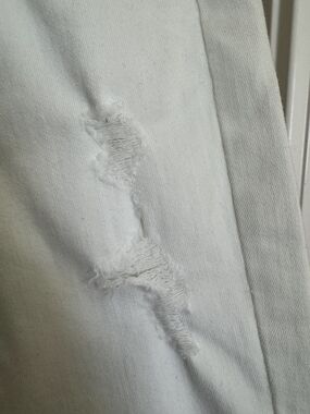 Women's 7 For All Mankind White Cropped Distressed Jeans-Size 29 NWT